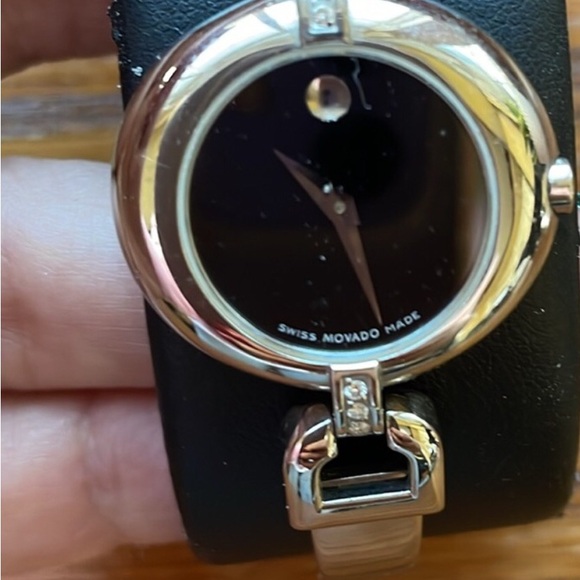 MOVADO Diamond two-tone, petite 26mm - Picture 7 of 11